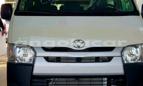 Comprar Usado Toyota Hiace Branco Carro em Luanda em Luanda Province