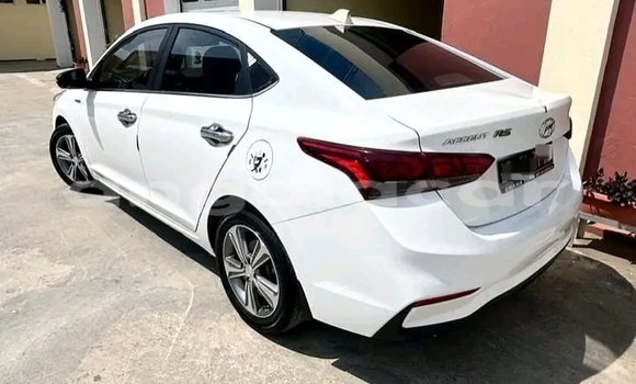 Buy Used Hyundai Accent White Car in Luanda in Luanda Province Buy Used Hyundai Accent White Car in Luanda in Luanda Province