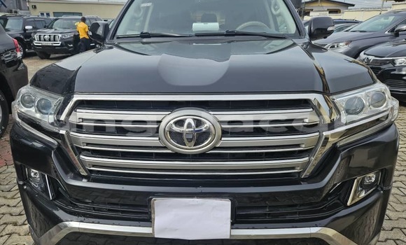 Buy Used Toyota Land Cruiser Black Car in Luanda in Luanda Province