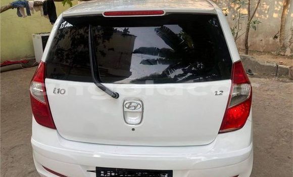 Buy Used Hyundai i10 White Car in Luanda in Luanda Province