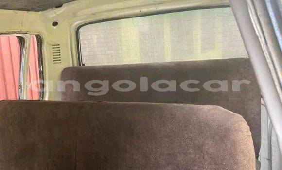 Buy Used Toyota Commuter Blue Car in Caluquembe in Huila Buy Used Toyota Commuter Blue Car in Caluquembe in Huila