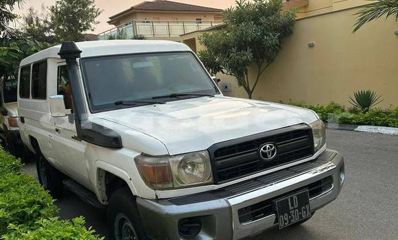 Comprar Usado Toyota Land Cruiser Branco Carro em Caluquembe em Huila Comprar Usado Toyota Land Cruiser Branco Carro em Caluquembe em Huila