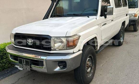 Comprar Usado Toyota Land Cruiser Branco Carro em Caluquembe em Huila Comprar Usado Toyota Land Cruiser Branco Carro em Caluquembe em Huila