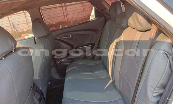 Buy Used Hyundai Tucson White Car in Caluquembe in Huila Buy Used Hyundai Tucson White Car in Caluquembe in Huila