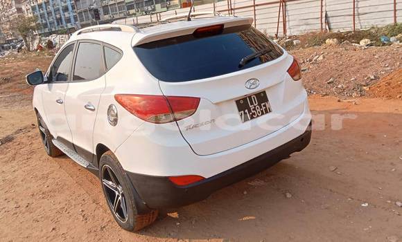 Buy Used Hyundai Tucson White Car in Caluquembe in Huila Buy Used Hyundai Tucson White Car in Caluquembe in Huila