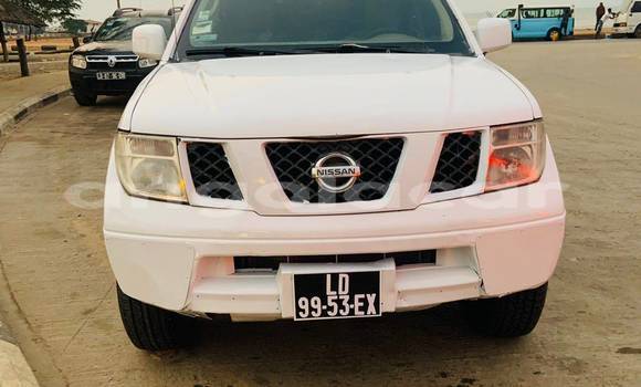 Comprar Usado Nissan Navara Branco Carro em Caluquembe em Huila