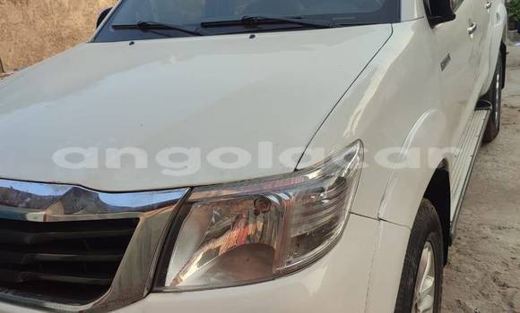 Comprar Usado Toyota Hilux Branco Carro em Caluquembe em Huila Comprar Usado Toyota Hilux Branco Carro em Caluquembe em Huila