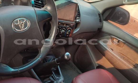 Comprar Usado Toyota Hilux Branco Carro em Caluquembe em Huila Comprar Usado Toyota Hilux Branco Carro em Caluquembe em Huila