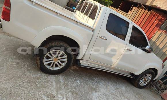 Comprar Usado Toyota Hilux Branco Carro em Caluquembe em Huila Comprar Usado Toyota Hilux Branco Carro em Caluquembe em Huila