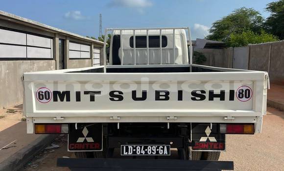 Buy Used Mitsubishi L400 White Truck in Caluquembe in Huila Buy Used Mitsubishi L400 White Truck in Caluquembe in Huila