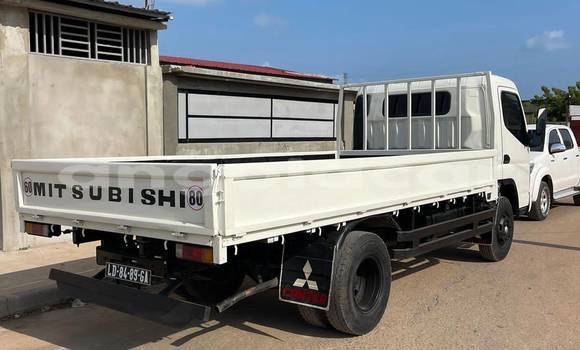 Buy Used Mitsubishi L400 White Truck in Caluquembe in Huila Buy Used Mitsubishi L400 White Truck in Caluquembe in Huila