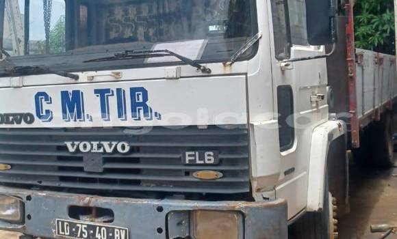 Acheter Occasion Voiture Volvo 240 Series Blanc à Camabatela, Uige Acheter Occasion Voiture Volvo 240 Series Blanc à Camabatela, Uige