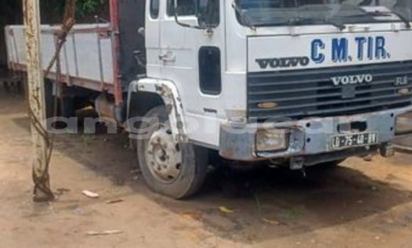 Acheter Occasion Voiture Volvo 240 Series Blanc à Camabatela, Uige Acheter Occasion Voiture Volvo 240 Series Blanc à Camabatela, Uige