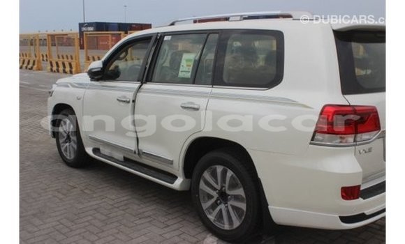 Comprar Importar Toyota Land Cruiser Branco Carro em Import - Dubai em Bengo Province Comprar Importar Toyota Land Cruiser Branco Carro em Import - Dubai em Bengo Province