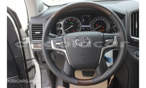 Comprar Importar Toyota Land Cruiser Branco Carro em Import - Dubai em Bengo Province Comprar Importar Toyota Land Cruiser Branco Carro em Import - Dubai em Bengo Province