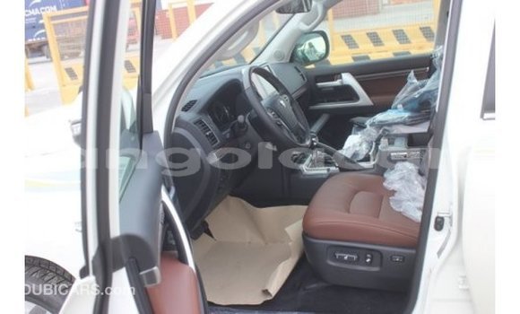 Comprar Importar Toyota Land Cruiser Branco Carro em Import - Dubai em Bengo Province Comprar Importar Toyota Land Cruiser Branco Carro em Import - Dubai em Bengo Province