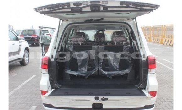 Comprar Importar Toyota Land Cruiser Branco Carro em Import - Dubai em Bengo Province Comprar Importar Toyota Land Cruiser Branco Carro em Import - Dubai em Bengo Province
