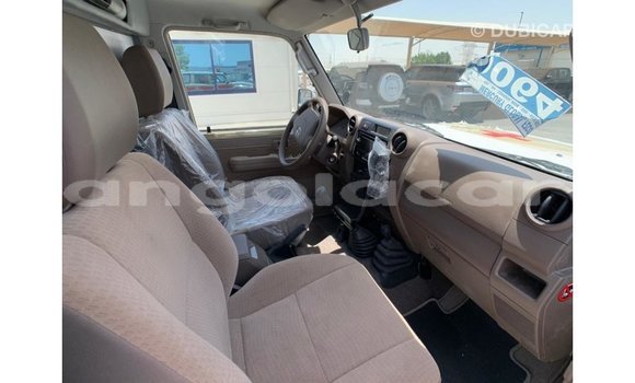 Comprar Importar Toyota Land Cruiser Bege Carro em Import - Dubai em Bengo Province Comprar Importar Toyota Land Cruiser Bege Carro em Import - Dubai em Bengo Province