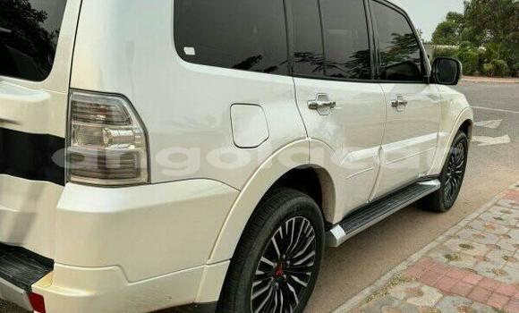 Buy Used Mitsubishi Pajero White Car in Caluquembe in Huila Buy Used Mitsubishi Pajero White Car in Caluquembe in Huila