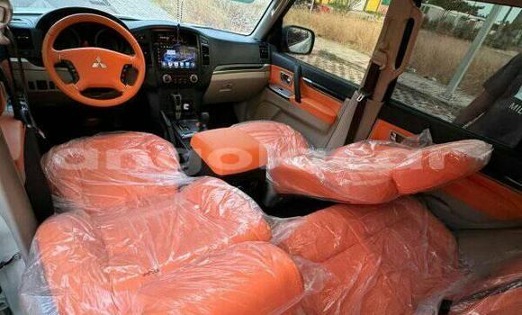 Buy Used Mitsubishi Pajero White Car in Caluquembe in Huila Buy Used Mitsubishi Pajero White Car in Caluquembe in Huila