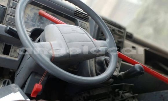 Comprar Usado Mitsubishi Carisma Branco Carro em Caconda em Huila Comprar Usado Mitsubishi Carisma Branco Carro em Caconda em Huila