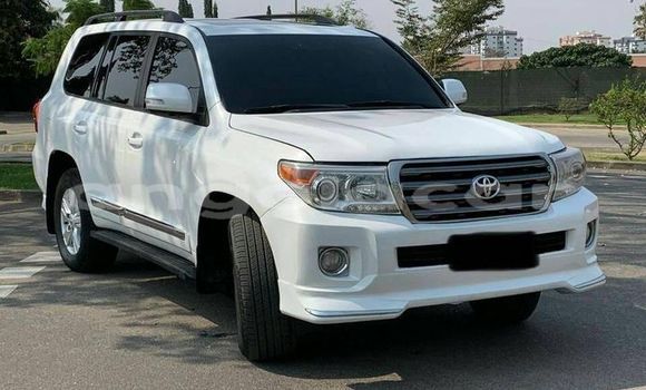 Comprar Usado Toyota Land Cruiser Branco Carro em Camacupa em Bie