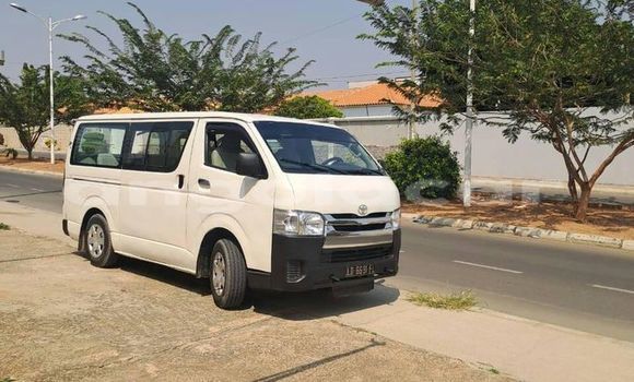 Buy Used Toyota Hiace White Car in Camabatela in Uige Buy Used Toyota Hiace White Car in Camabatela in Uige