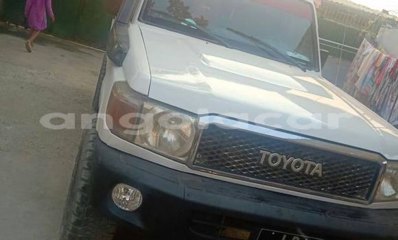 Comprar Usado Toyota Land Cruiser Branco Carro em Caconda em Huila Comprar Usado Toyota Land Cruiser Branco Carro em Caconda em Huila