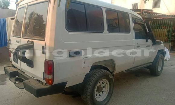 Comprar Usado Toyota Land Cruiser Branco Carro em Caconda em Huila Comprar Usado Toyota Land Cruiser Branco Carro em Caconda em Huila