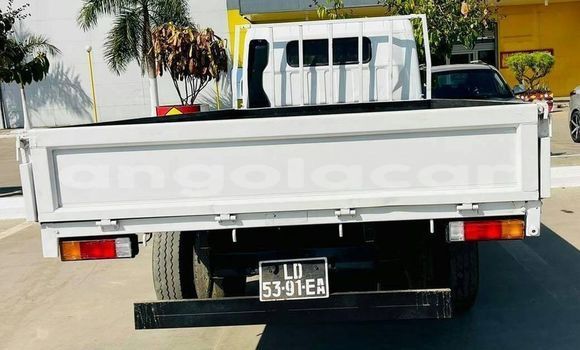 Buy Used Mitsubishi Van White Truck in Caala in Huambo Buy Used Mitsubishi Van White Truck in Caala in Huambo