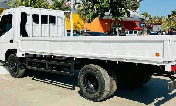 Buy Used Mitsubishi Van White Truck in Caala in Huambo Buy Used Mitsubishi Van White Truck in Caala in Huambo
