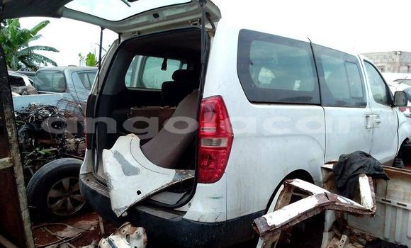 Buy Used Hyundai H1 White Car in Caconda in Huila Buy Used Hyundai H1 White Car in Caconda in Huila