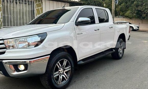 Acheter Occasion Voiture Toyota Hilux Blanc à Caluquembe, Huila Acheter Occasion Voiture Toyota Hilux Blanc à Caluquembe, Huila