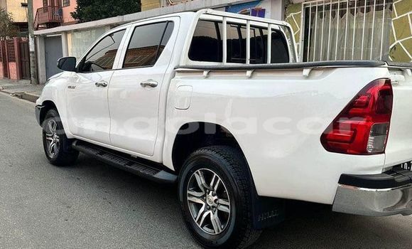 Acheter Occasion Voiture Toyota Hilux Blanc à Caluquembe, Huila Acheter Occasion Voiture Toyota Hilux Blanc à Caluquembe, Huila