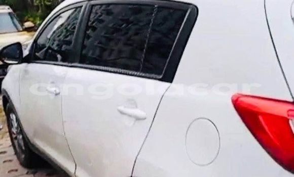 Buy Used Kia Sportage White Car in Caluquembe in Huila Buy Used Kia Sportage White Car in Caluquembe in Huila