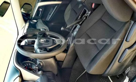 Buy Used Toyota RAV4 Red Car in Camabatela in Uige Buy Used Toyota RAV4 Red Car in Camabatela in Uige