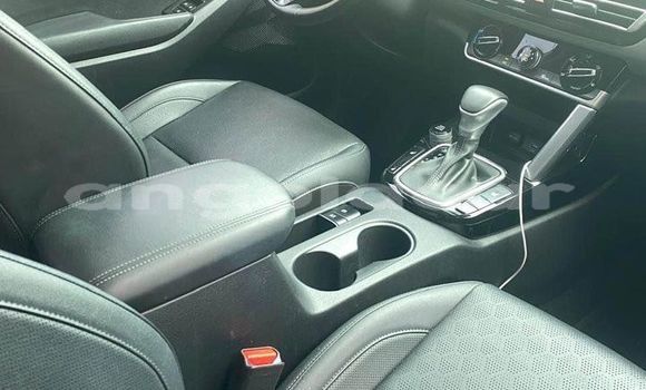 Buy Used Kia Sephia White Car in Caluquembe in Huila Buy Used Kia Sephia White Car in Caluquembe in Huila