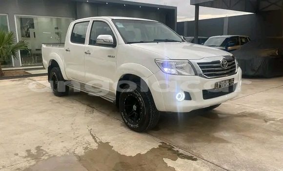 Buy Used Toyota Hilux White Car in Luanda in Luanda Province