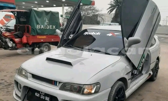 Buy Used Toyota Ractis White Car in N'zeto in Zaire Buy Used Toyota Ractis White Car in N'zeto in Zaire