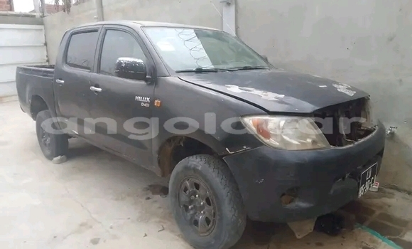 Buy Used Toyota Hilux Green Car in Cuito in Province of Bié Buy Used Toyota Hilux Green Car in Cuito in Province of Bié