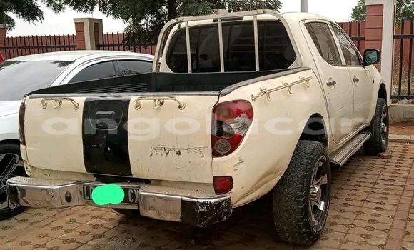 Comprar Usado Mitsubishi L200 Branco Carro em Luanda em Luanda Province Comprar Usado Mitsubishi L200 Branco Carro em Luanda em Luanda Province