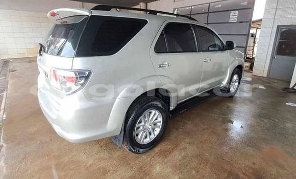 Comprar Usado Toyota Fortuner Outro Carro em Luanda em Luanda Province