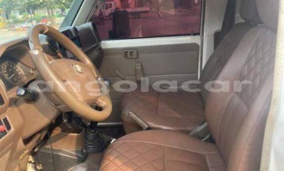 Comprar Usado Toyota Land Cruiser Outro Carro em Luanda em Luanda Province Comprar Usado Toyota Land Cruiser Outro Carro em Luanda em Luanda Province
