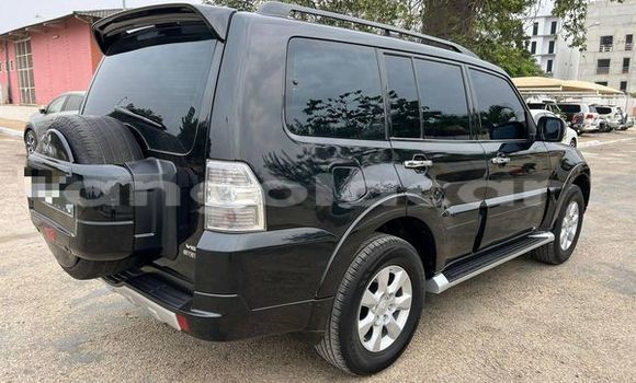 Buy Used Mitsubishi Pajero Silver Car in Luanda in Luanda Province Buy Used Mitsubishi Pajero Silver Car in Luanda in Luanda Province