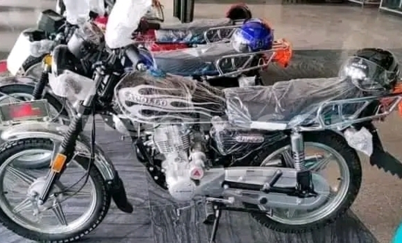 Comprar Usado Bajaj Qute Vermelho Carro em Luanda em Luanda Province Comprar Usado Bajaj Qute Vermelho Carro em Luanda em Luanda Province