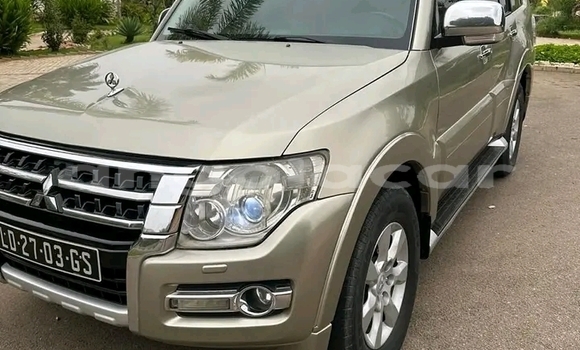 Comprar Usado Mitsubishi Pajero Outro Carro em Luanda em Luanda Province