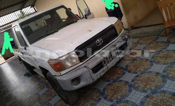 Buy Used Toyota Land Cruiser White Car in Camabatela in Uige Buy Used Toyota Land Cruiser White Car in Camabatela in Uige
