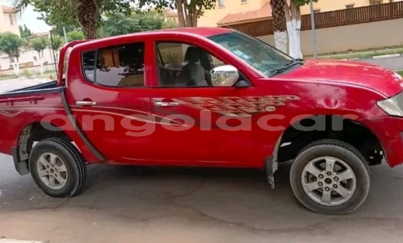 Comprar Usado Mitsubishi L200 Azul Carro em Cazaje em Moxico Comprar Usado Mitsubishi L200 Azul Carro em Cazaje em Moxico