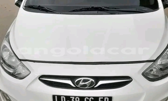 Acheter Occasion Voiture Hyundai Accent Blanc à Lucapa, Province de Lunda Norte