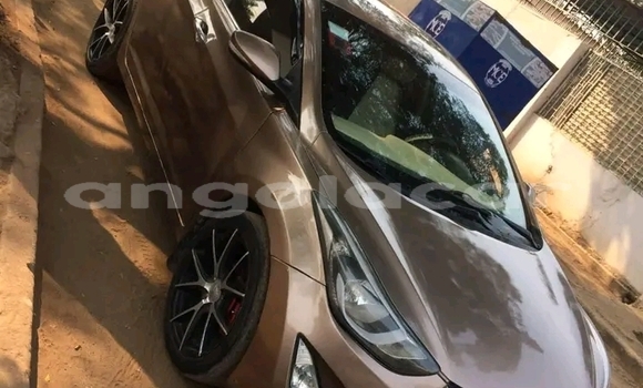 Comprar Usado Hyundai Elantra Outro Carro em Luanda em Luanda Province